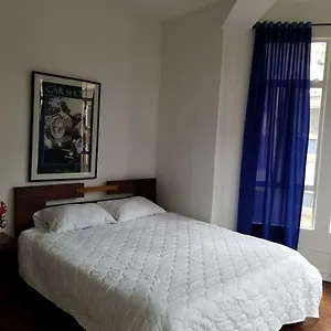  Hostal Saint Lazare